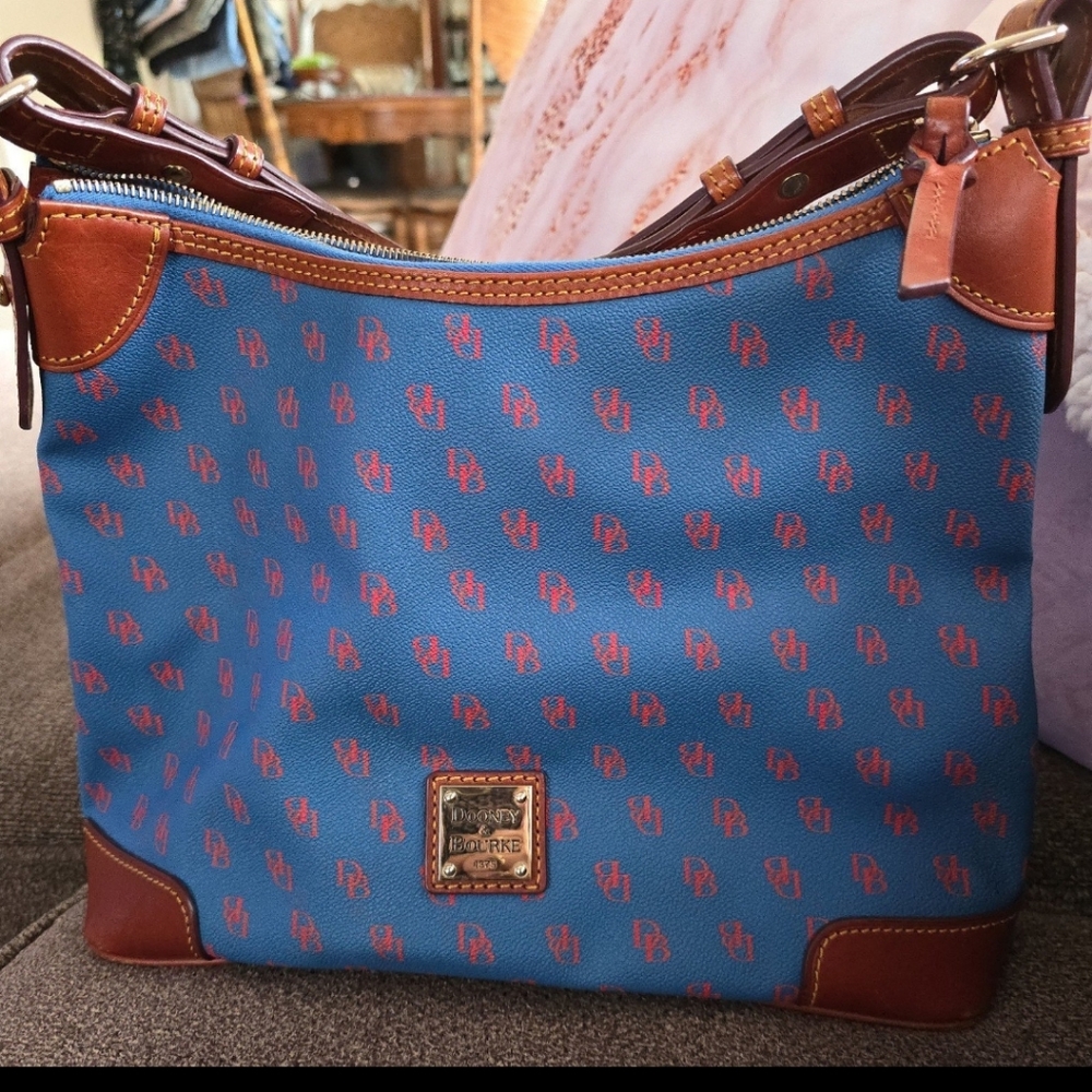Pristine Dooney and Bourke shoulder bag